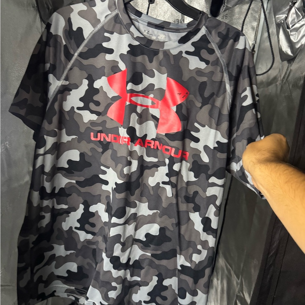 Under Armour Black and Gray Short Sleeve Tee